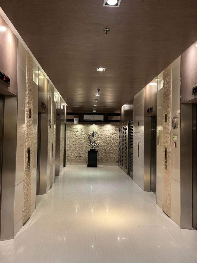 Yam Staycation Shore Residences Manila Exteriör bild