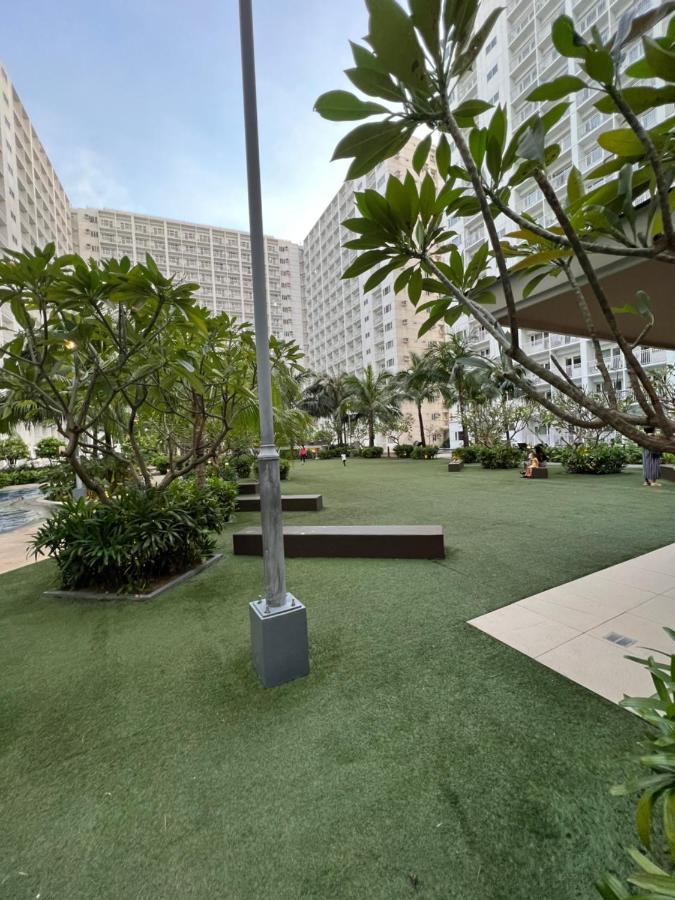 Yam Staycation Shore Residences Manila Exteriör bild