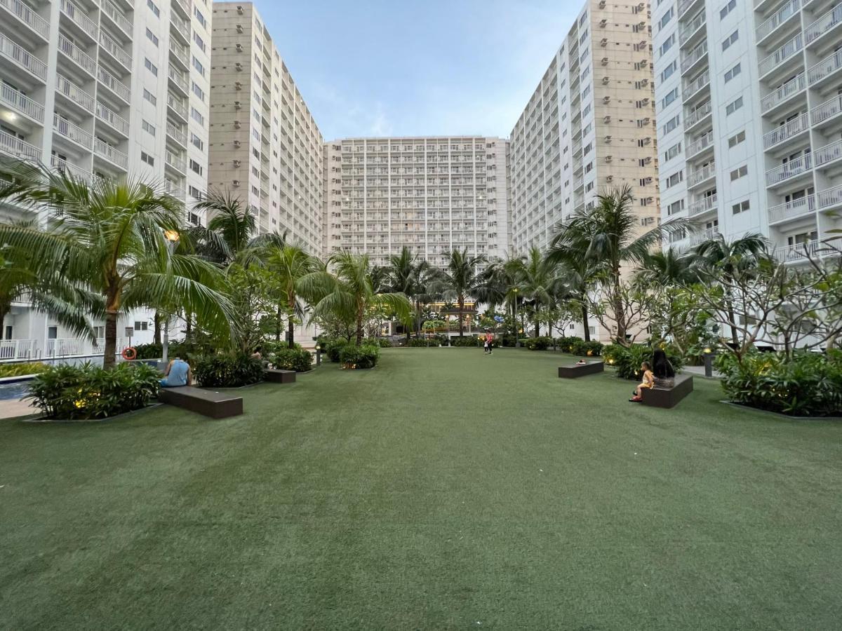 Yam Staycation Shore Residences Manila Exteriör bild